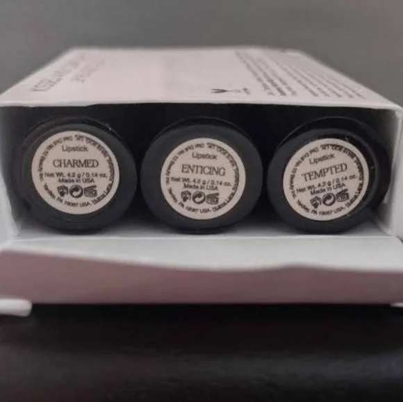 - DOLL 10 PROVEN BEAUTY SOLUTIONS KISSES AND COMPLIMENTS LIPSTICK SET NIB - Picture 4 of 6